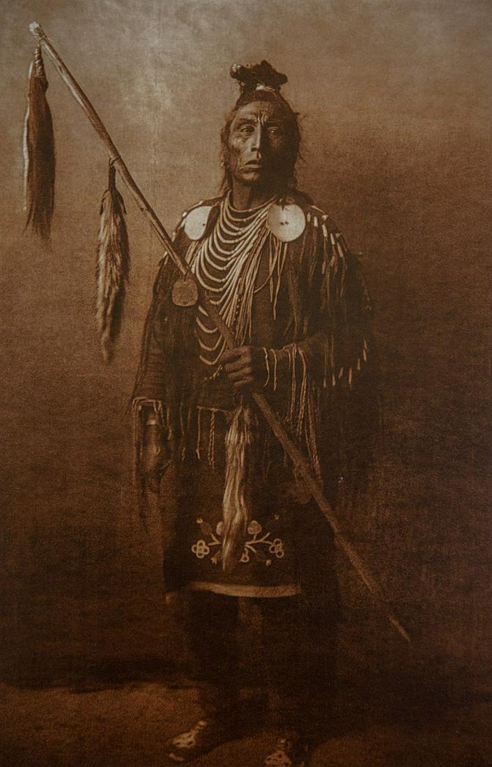 EDWARD CURTIS - Medicine Crow, Asparoke Chief, 1909 (1 of 1)
