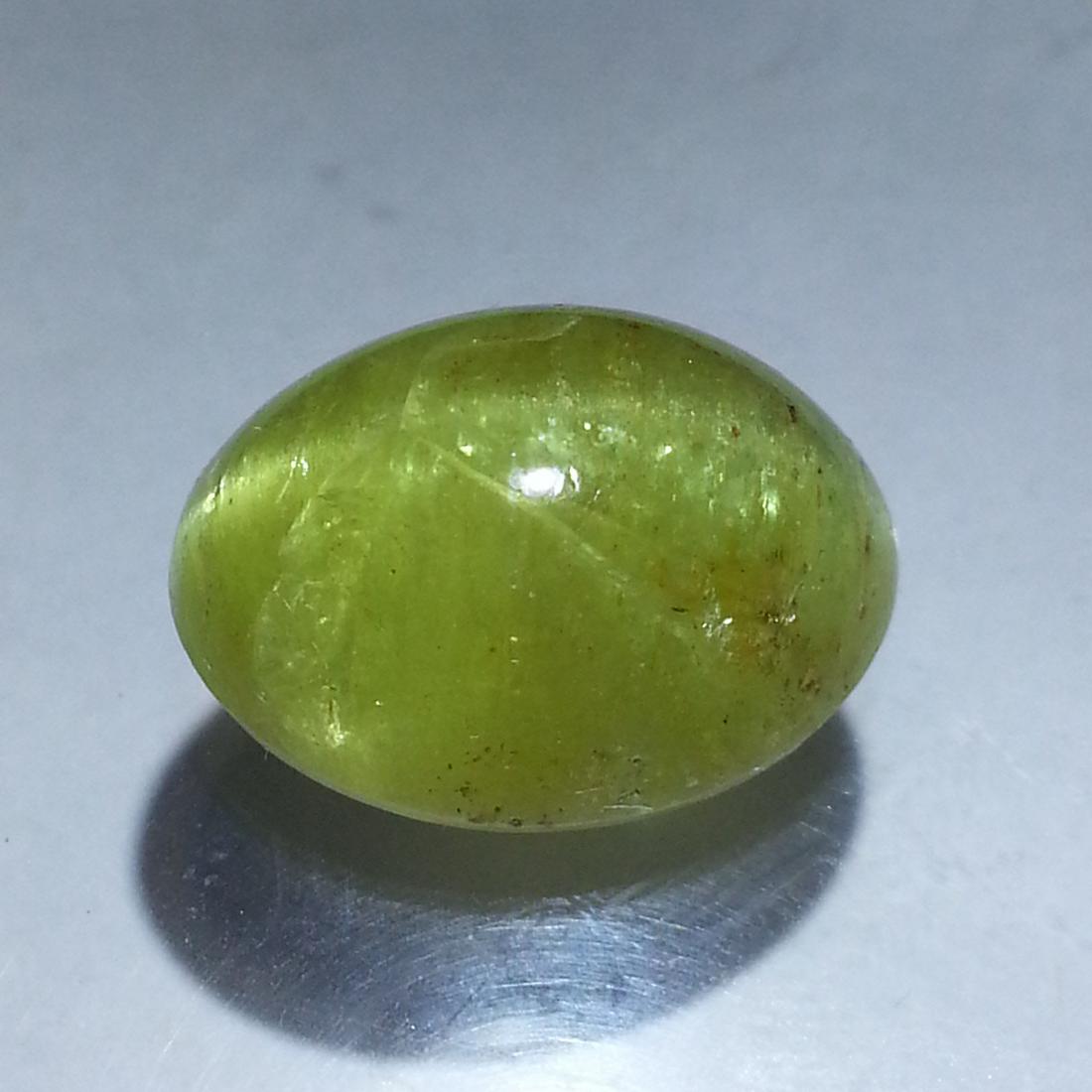 20.13 ct Natural Apatite cat's Eye: No Reserve! Title: 20.13 ct Natural Apatite cat's Eye Color/Clarity: Semi Transparent Loosegemstone Carat Weights: 20.13 Size: 18.00 x 13.90 x 9.90 Oval - Jharkhand Shipping: Worldwide: Flat-rate of $