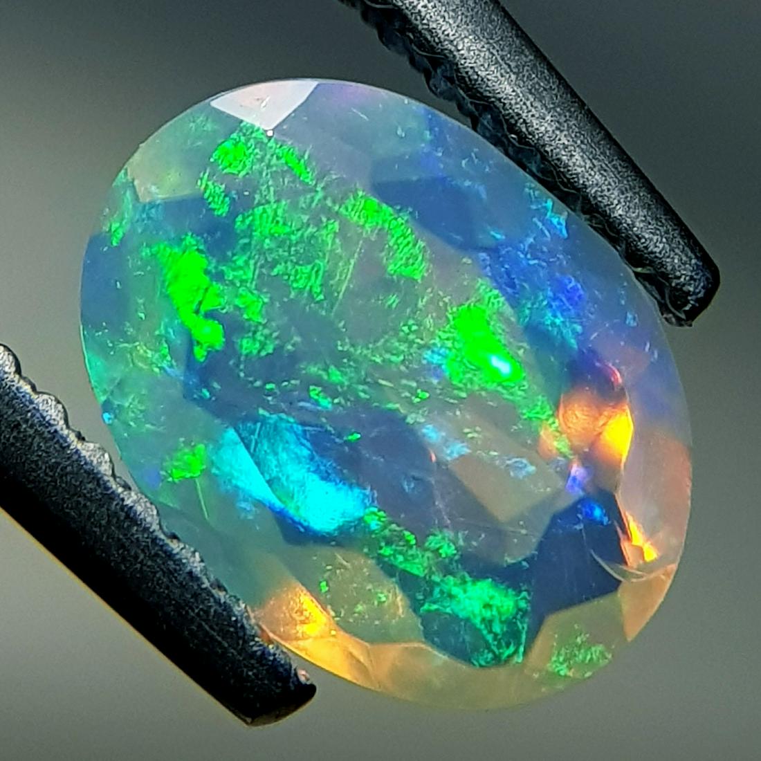 Natural Fire Opal Oval Cut 1.10 ct (1 of 7)