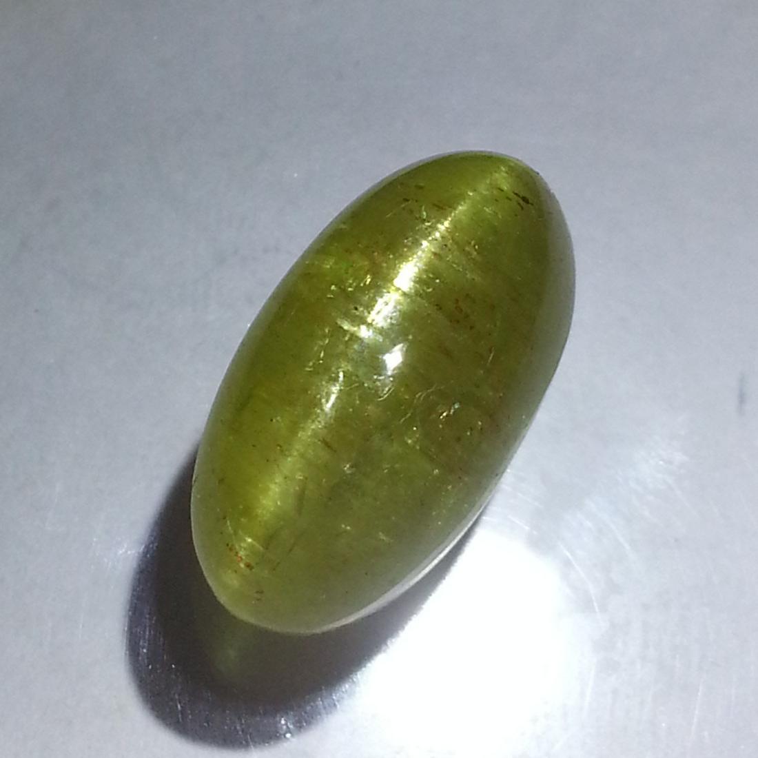 19.69 ct Natural Apatite cat's Eye: No Reserve! Title: 19.69 ct Natural Apatite cat's Eye Color/Clarity: Semi Transparent Loosegemstone Carat Weights: 19.69 Size: 18.30 x 12.00 x 9.70 Oval - Jharkhand Shipping: Worldwide: Flat-rate of $