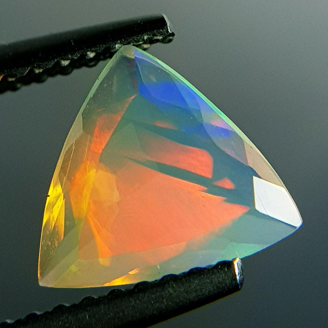 Natural Fire Opal Triangle Cut 0.64 ct (1 of 8)