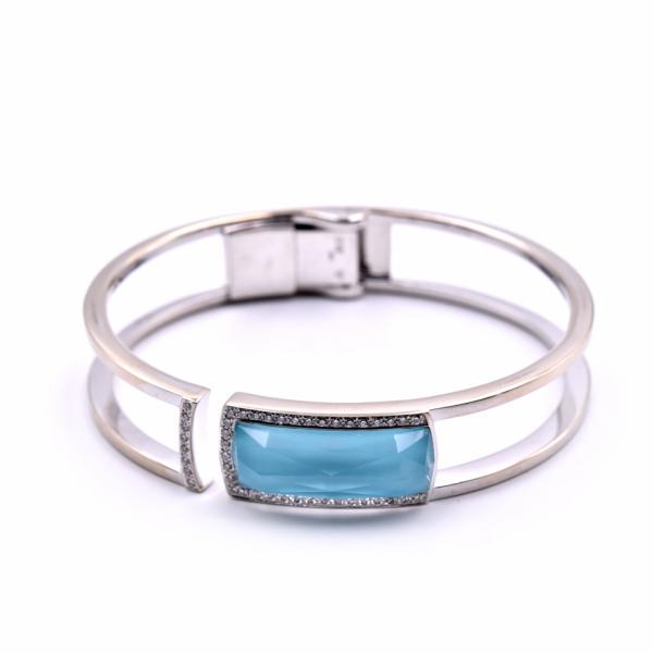 Stephen Webster 18k White Gold Diamond and Quartz Rock: Designer: Stephen Webster Material: 18k white gold Diamonds: 44d = 0.23cttw Color: G Clarity: VS Dimensions: Bracelet will fit up to a 6.5" wrist, measures 12.38mm wide Weight: 42.82 grams ... Reserve