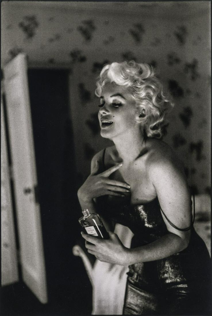ED FEINGERSH - Marilyn Monroe with Chanel No. 5 (1 of 1)