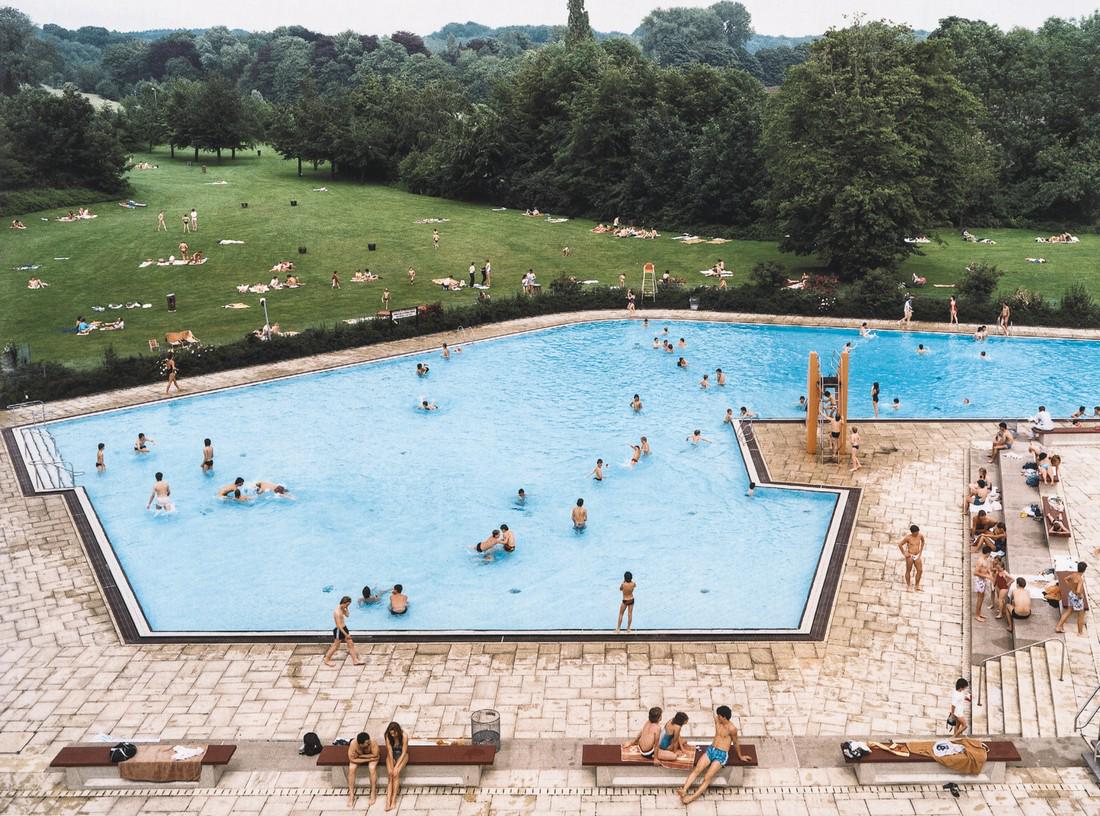 ANDREAS GURSKY - Ratingen Swimming Pool, 1987 (1 of 1)