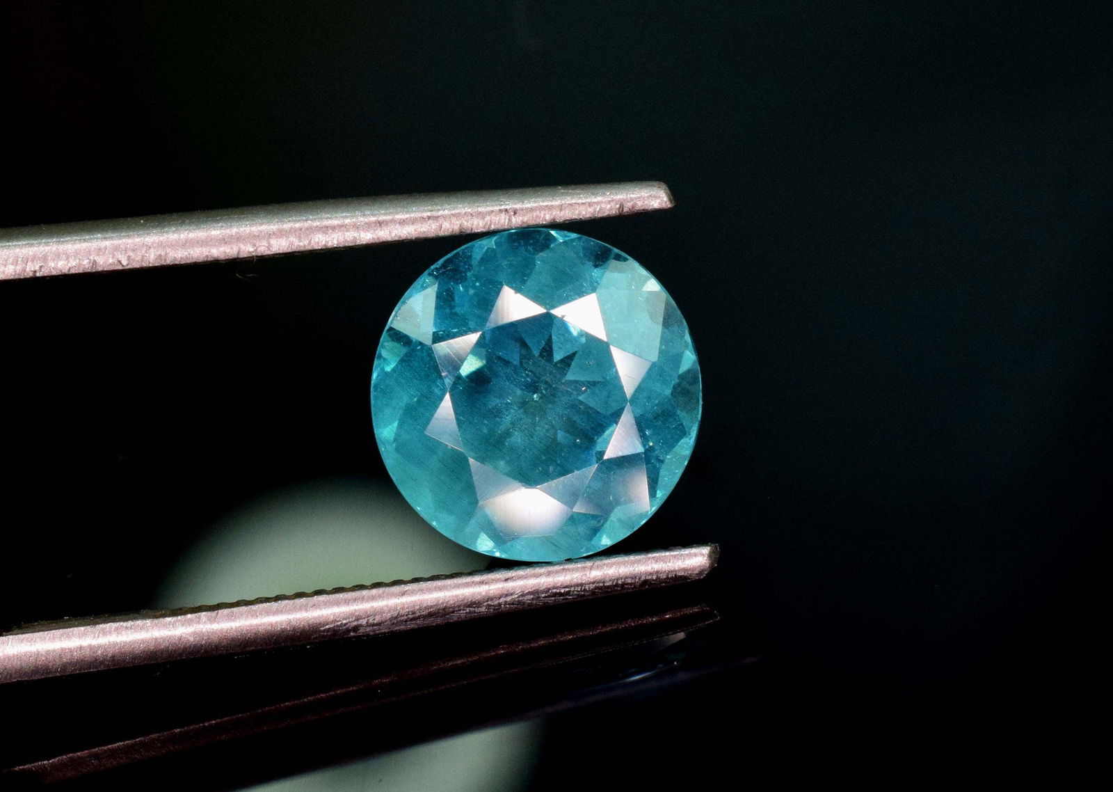 2.35 Carats rare Round Cut Neon Paraiba Blue Color (1 of 9)