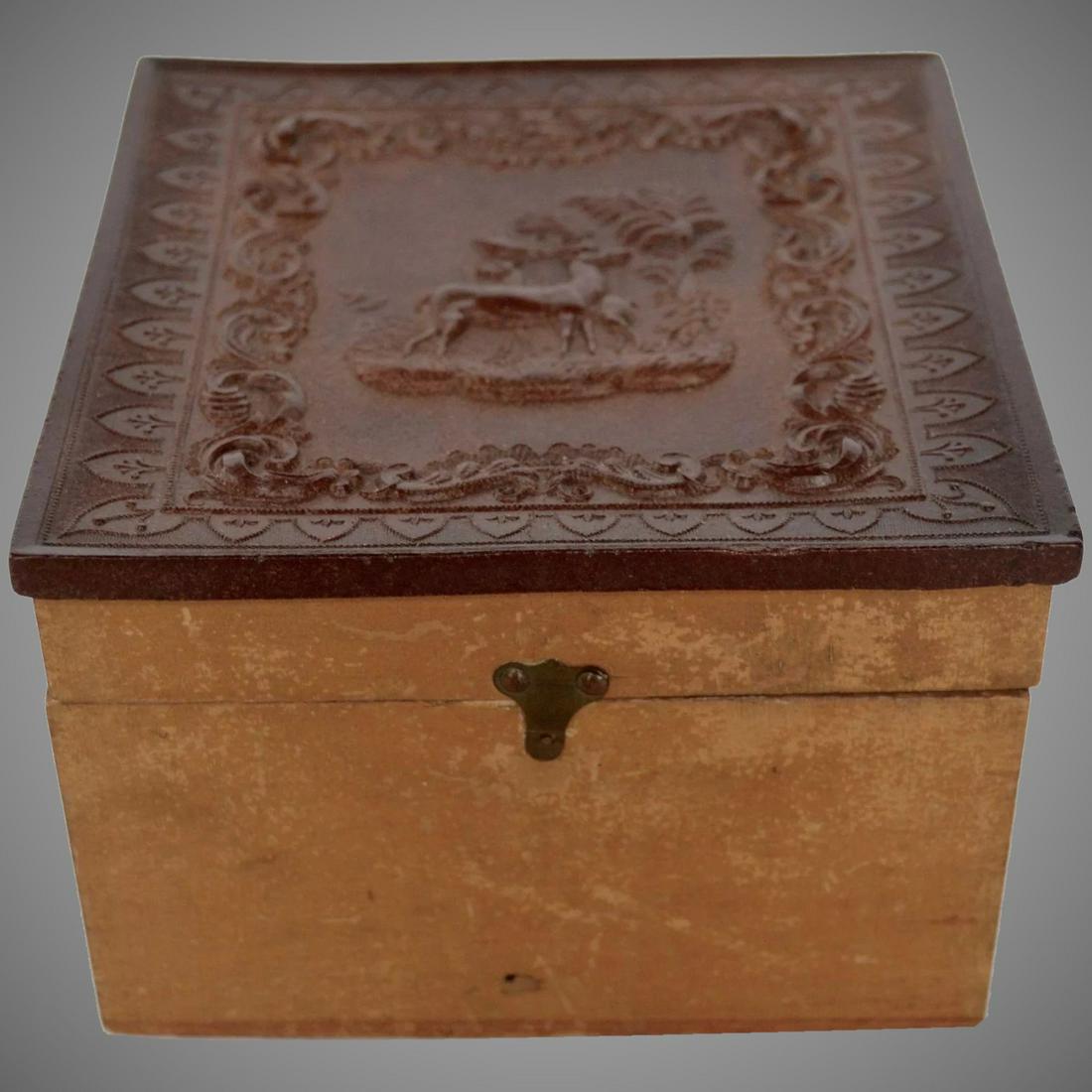 Collar Box with Gutta Percha Lid mark Scovill Mfg. Co. (1 of 6)