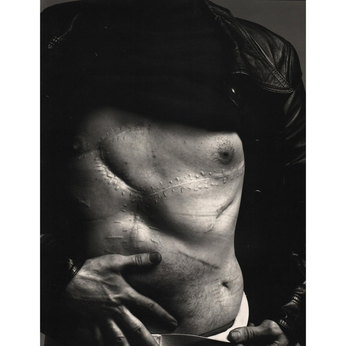 RICHARD AVEDON - Andy Warhol, 1969: Artist: RICHARD AVEDON Print Title: Andy Warhol, 1969 Medium: Duo-tone Engraving Printing Date: 1990's Printed in Italy Image Size approx: 14 x 11 inches Richard Avedon (1923-2004) was an American fas