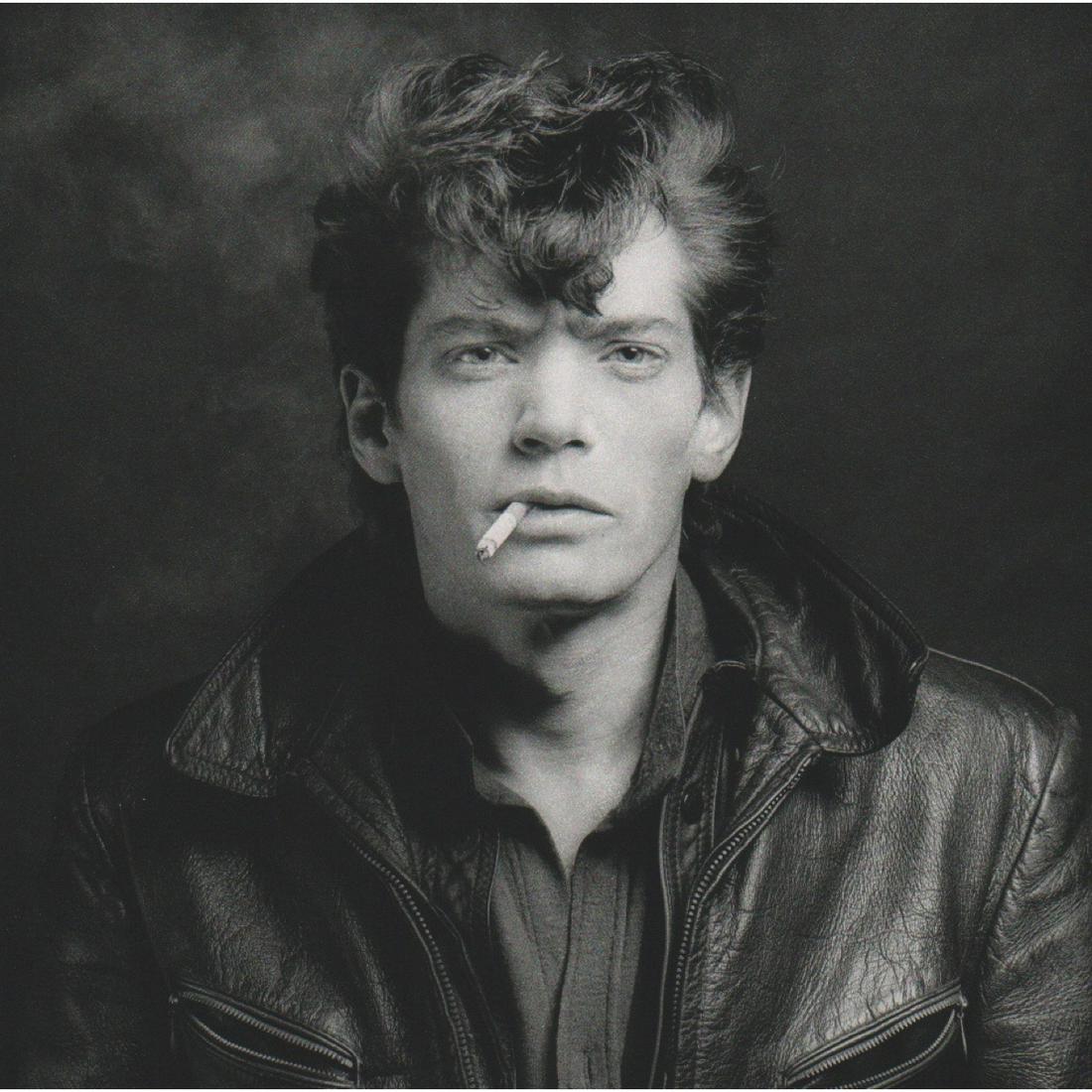 ROBERT MAPPLETHORPE - Robert Mapplethorpe, 1980: Artist: ROBERT MAPPLETHORPE Print Title: Self Portrait, 1980 Medium: Sheet-fed Gravure Printing Date: 1980's Printed in Japan Image size approx. 10 X 10 inches Robert Mapplethorpe was an American phot