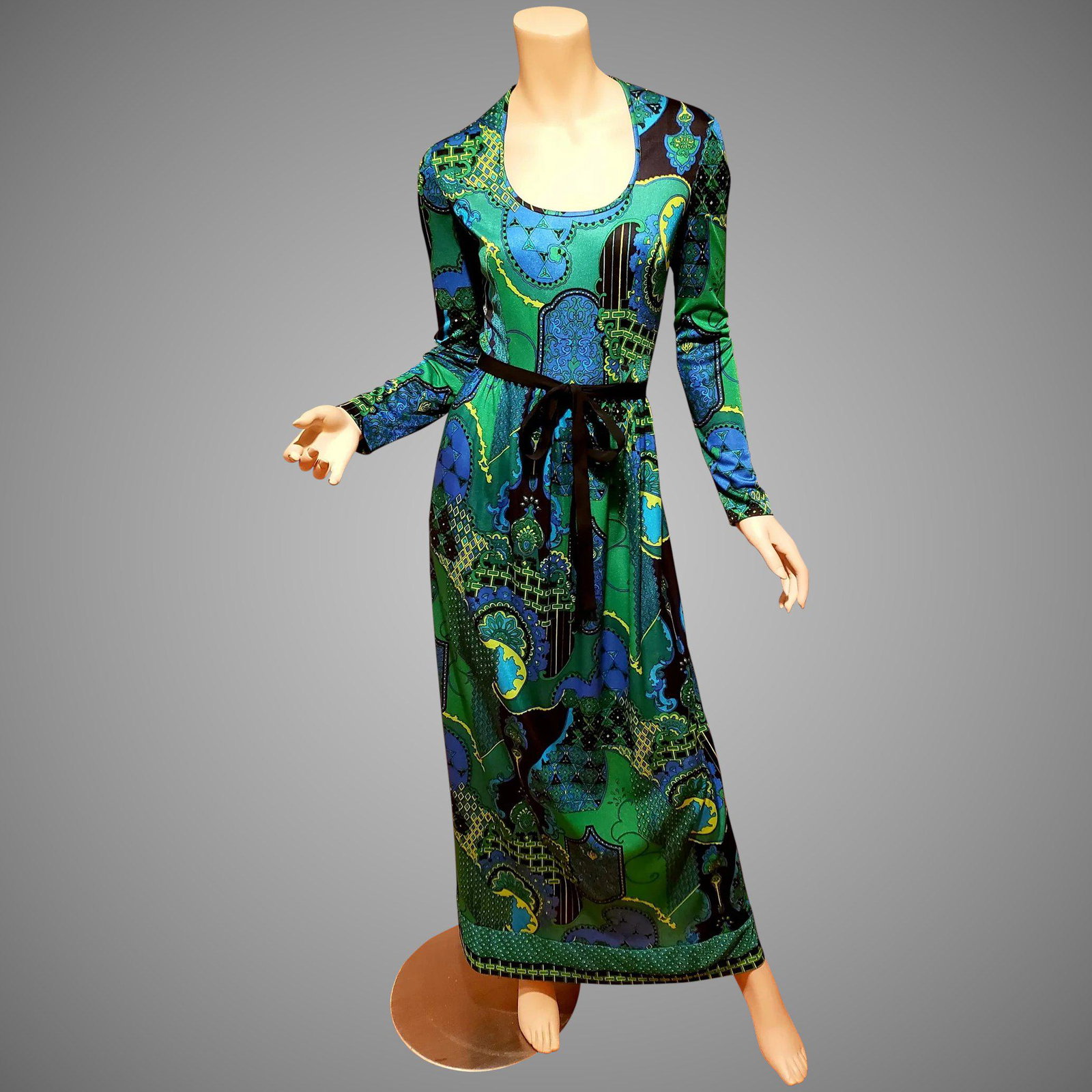 Collector's Item by Anne Fogarty 1960's op art maxi: A Stunner Anne Fogarty Collector's item dress. Circa 1960's Made in the British Crown Colony of Hong Kong. Amazing design and coloration. A vintage size 12 Bust-36-38" Waist-34-35" Hip-Free Please not