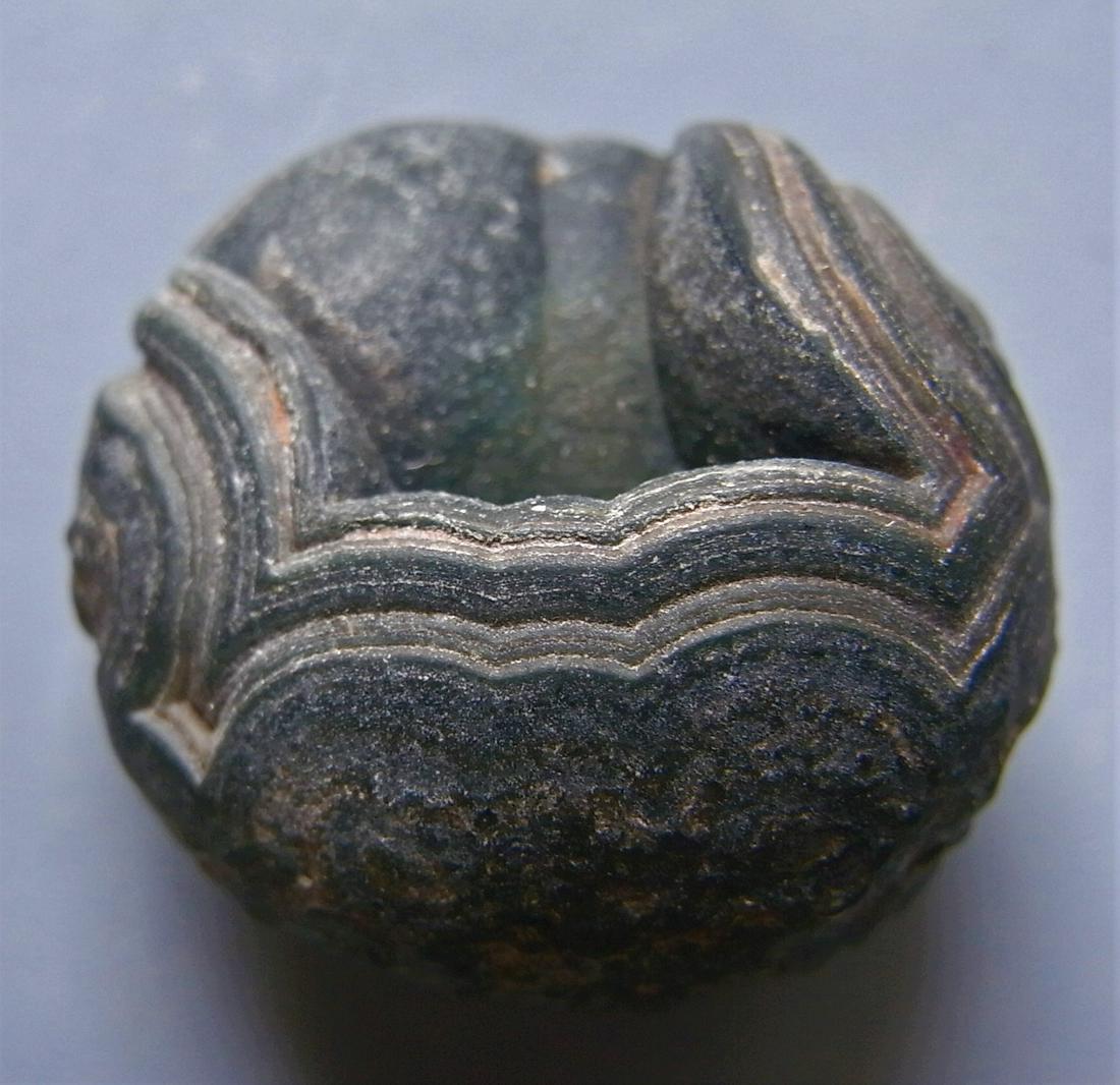 UNUSUAL EYE AGATE - 100 % NATURAL: Title: UNUSUAL EYE AGATE - 100 % NATURAL Origin: Alashan Area, Goby Desert, Inner Mongolia, China Size: 1.8x1.7x1.2 cm / 5 gram Additional Information: unusual sculptured / stacked dark green eye agat