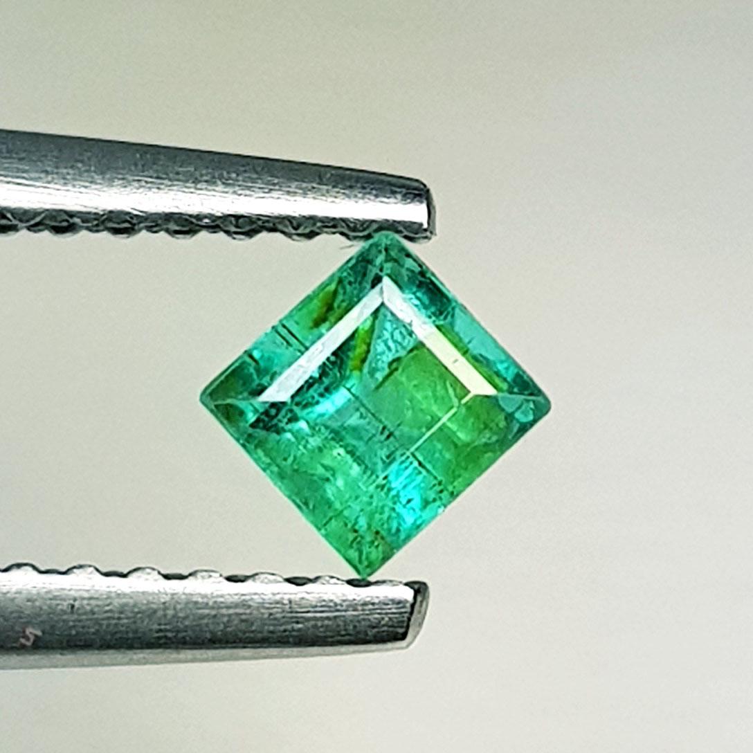 Natural Emerald Square Cut 0.38 ct (1 of 5)