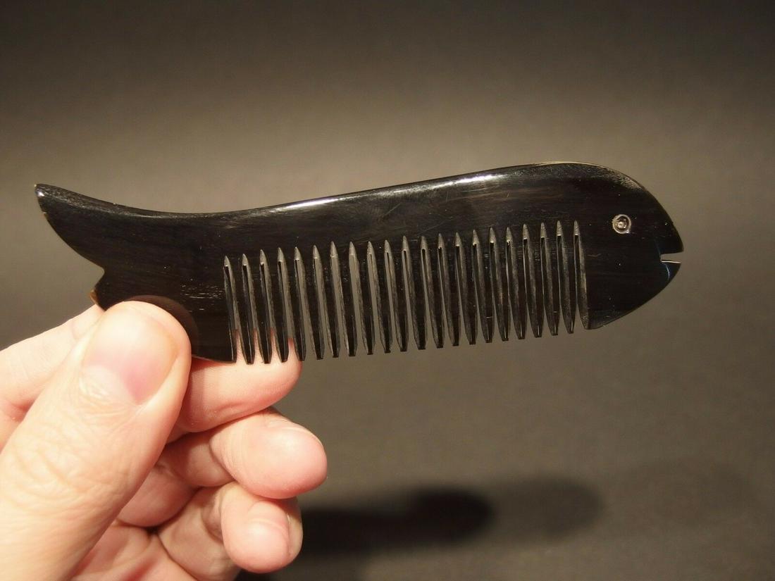 Black Horn, Fish shaped Small Beard Comb anti static: 4 5/8" Long x 1 1/4" Wide Nice reproduction of a horn comb. Horn combs are said to absorb oils, and don't create static electricity! Reserve: $10.00 Shipping: Domestic: Flat-rate of $6.00 to anywhere 