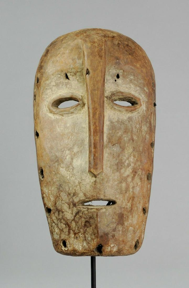 LEGA Idimu "cubist" Bwami Mask Congo African Belgium: CONGO DRC LEGA BWAMI IDIMU MASK I like this mask for the power of its form, all in simplicity. We are not far of the cubism This type of mask was used in the cult of the Bwami, a level society whose r