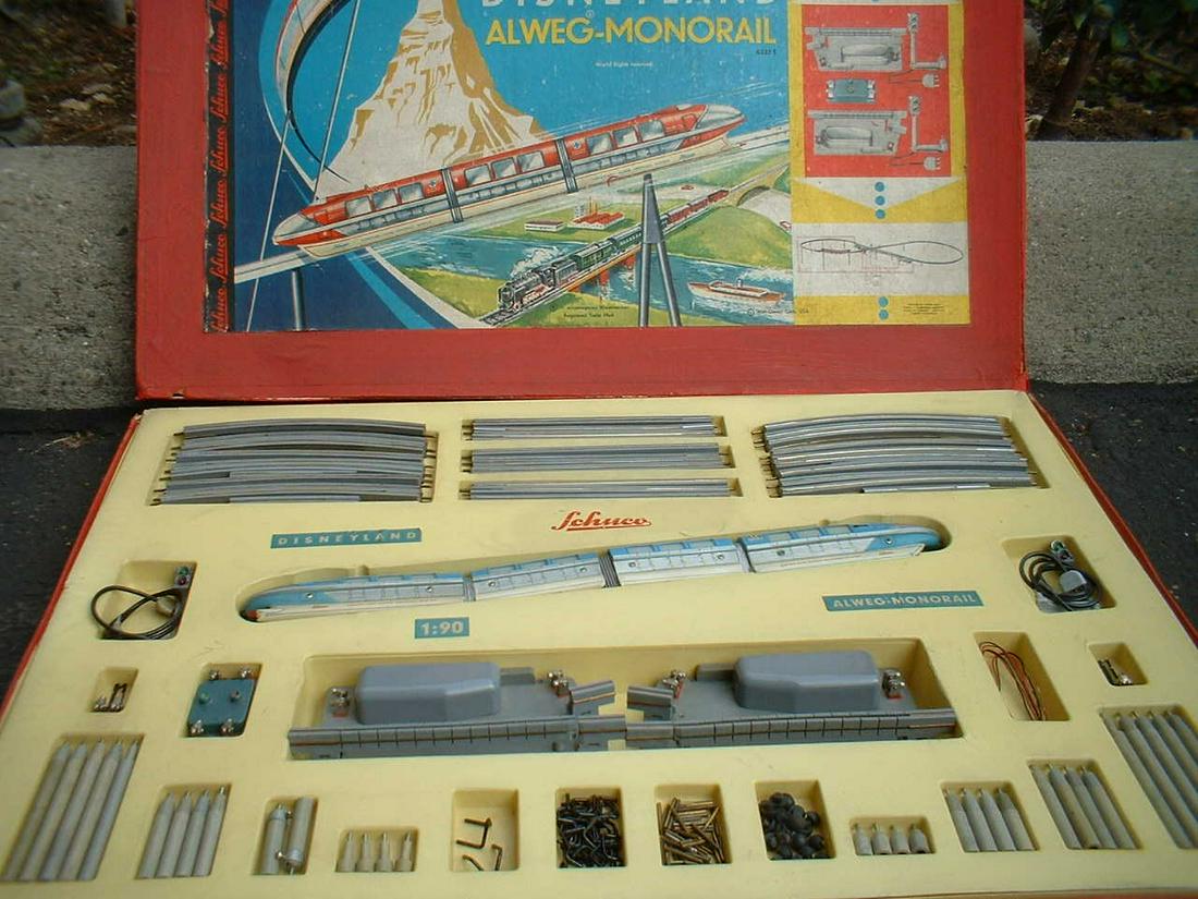 Schuco Monorail / Schuco Disneyland 6333S version (1 of 4)