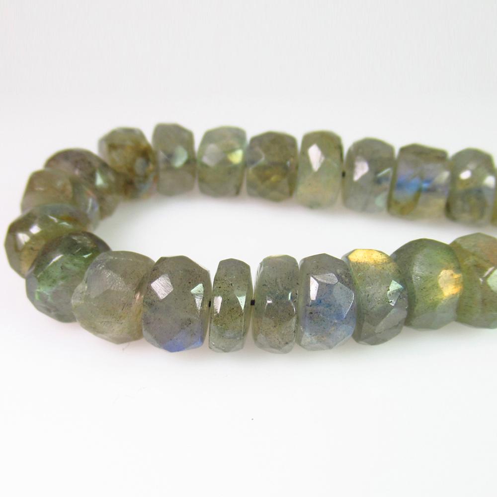 37.58 Ct Genuine 17 Drilled Round Labradorite Beads: No Reserve! Title: 37.58 Ct Genuine 17 Drilled Round Labradorite Beads Stone Clarity: SI Loose Gemstone: Natural labradorite Beads Carat Weights: 37.58 Size/Dimensions: 7.30 to 7.70 mm / 17 PC's Excel