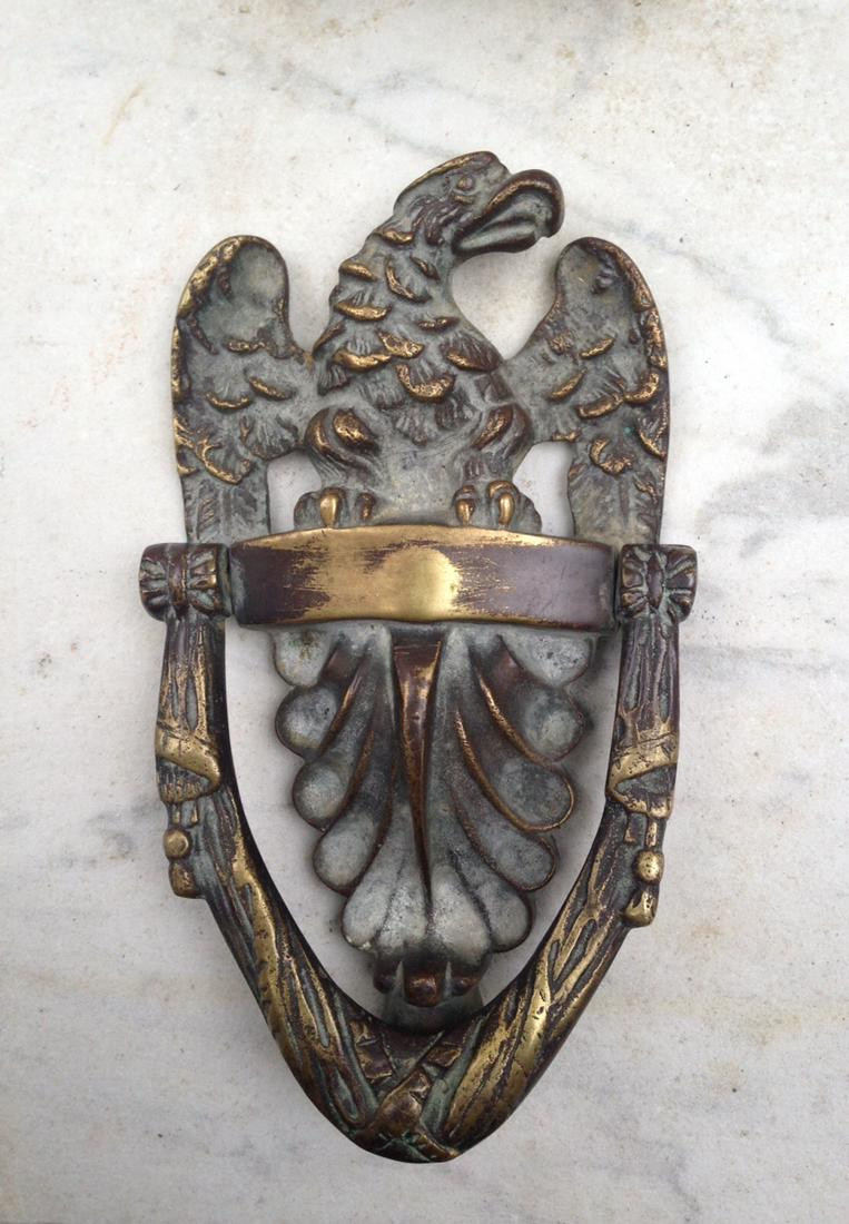Late 19thc Cast Brass Fine Eagle Door Knocker In Gc: Title: Late 19thc Cast Brass Fine Eagle Door Knocker In Gc Dimension: 7" x 4 1/8" Provenance:Great patina and wear. Quality casting. Shipping: Domestic: Flat-rate of $15.00 to anywhere within the cont