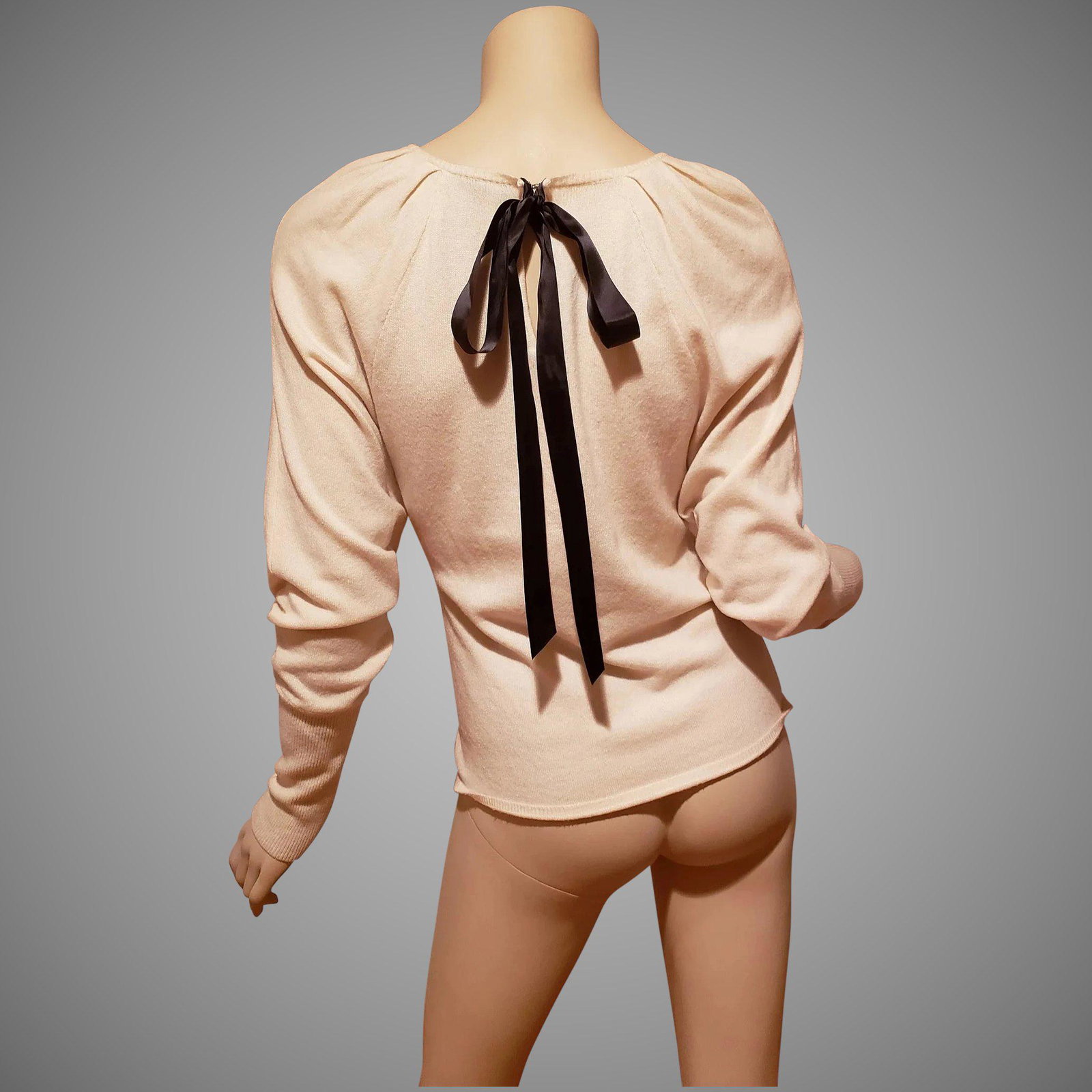 Ralph Lauren Cashmere sweater ribbon black kitten bow: Gorgeous Ralph Lauren Off White 100% Italian Cashmere Sweater with black ribbon back closure. Size -M In very good vintage condition This vintage item is pre-owned and pre-loved. We disclose major def