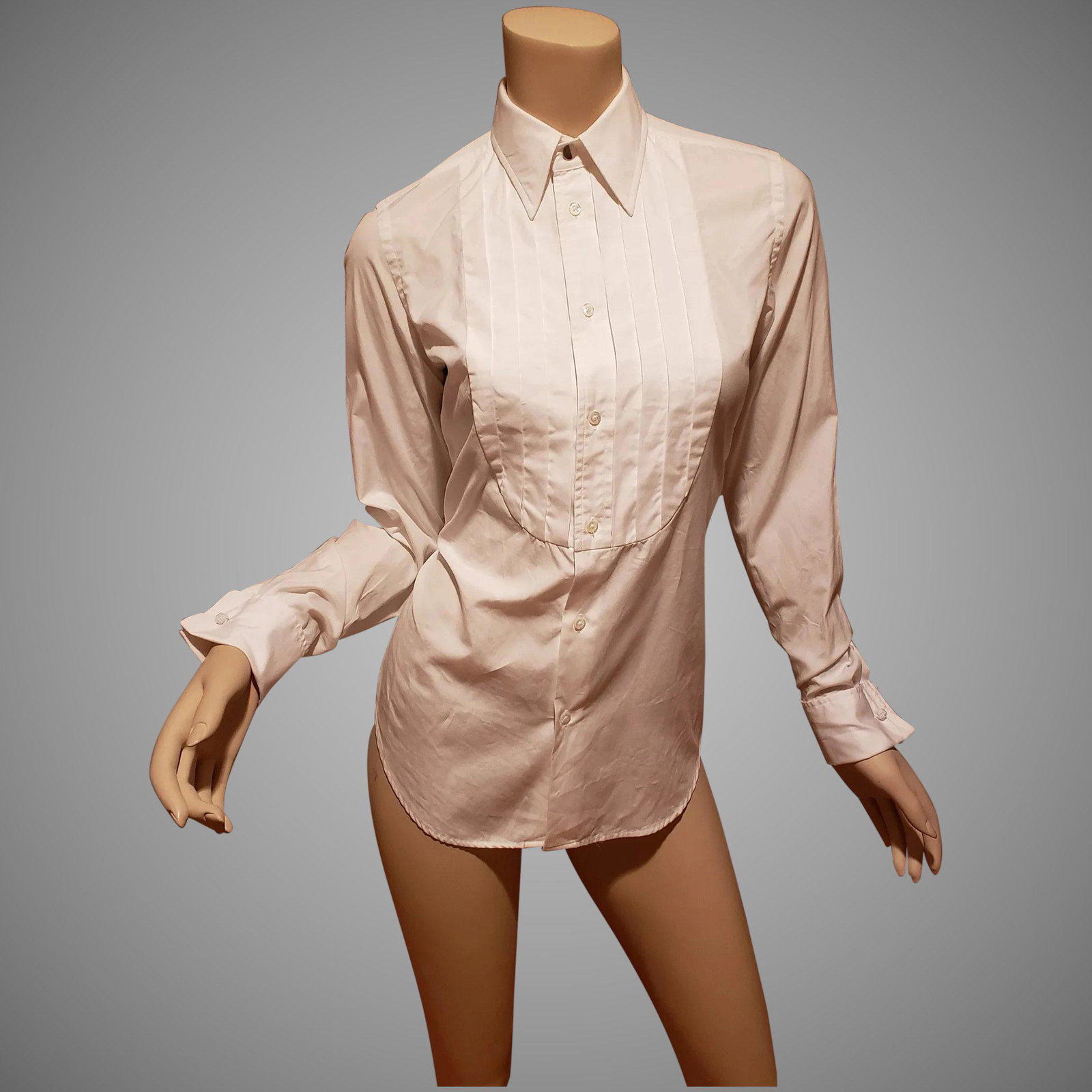 Ralph Lauren Iconic Bib Tuxedo crisp white shirt with: Iconic Ralph Lauren pleated Bib crisp white cotton shirt Tuxedo look. Special macrame woven buttons at sleeves. In very good vintage condition. Used once on Runway Show in Milano Size - 6 This vintage