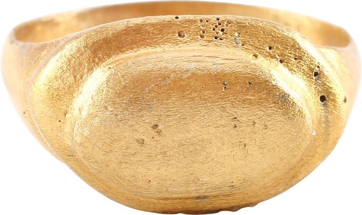 FINE VIKING WARRIOR’S RING. 9TH-10TH CENTURY AD Sz 10: Gilt bronze, large size 10 ½. Rounded face band flared to the shoulders, the bottom with integral lug to prevent wear. Fine oval bezel, raised from the shoulders and stepped to a domed center o