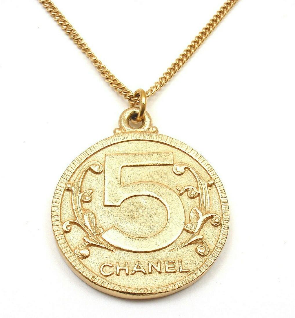 CHIC! CHANEL VINTAGE GOLD TONE REVERSIBLE PENDANT COCO (1 of 8)