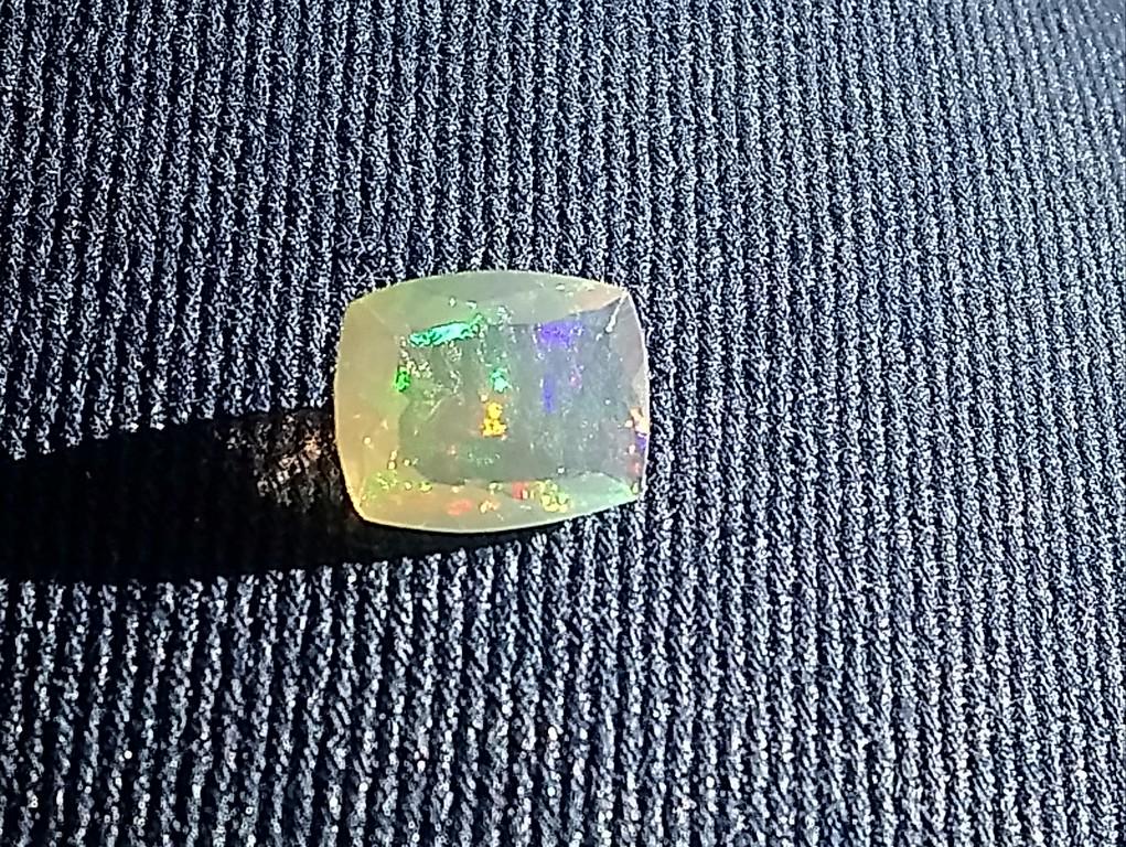 1.34 ct 3D multi flashy welo white opal (1 of 5)
