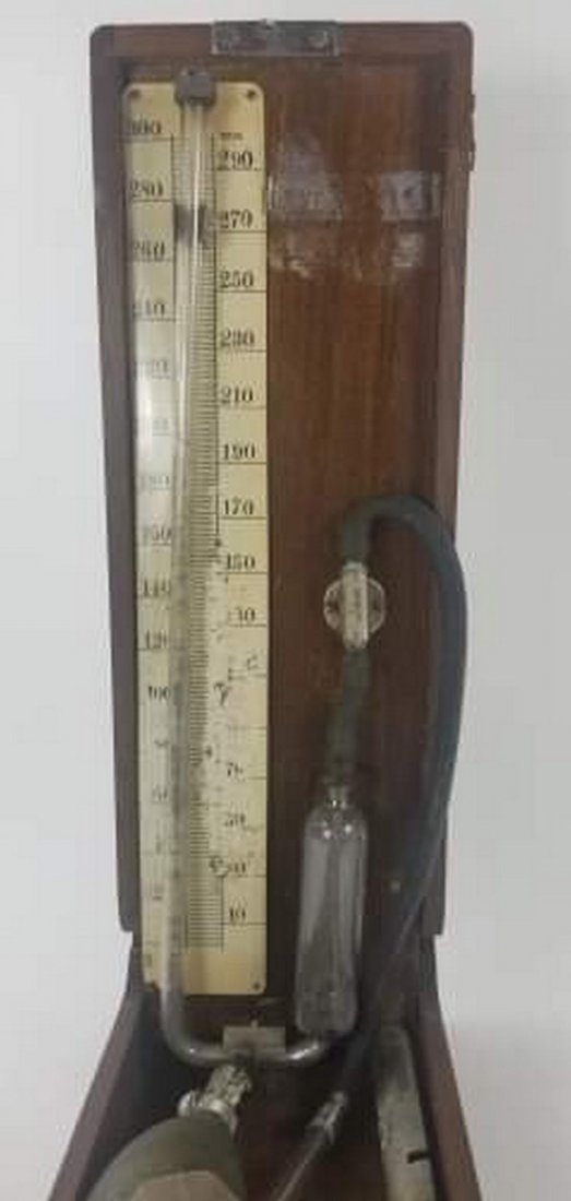 Pair of Early Medical Blood Pressure Testing Cases (1 of 8)