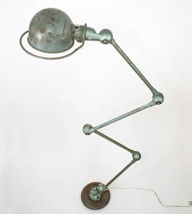 FRENCH INDUSTRIAL MODERNIST TASK LAMP DOMECQ ORIGINAL: French modernist lamp made in the 1950's, by Jean Louis Domecq . It is in original condition with its green metallic paint , other extension can be added to extend the arms using the same principle.