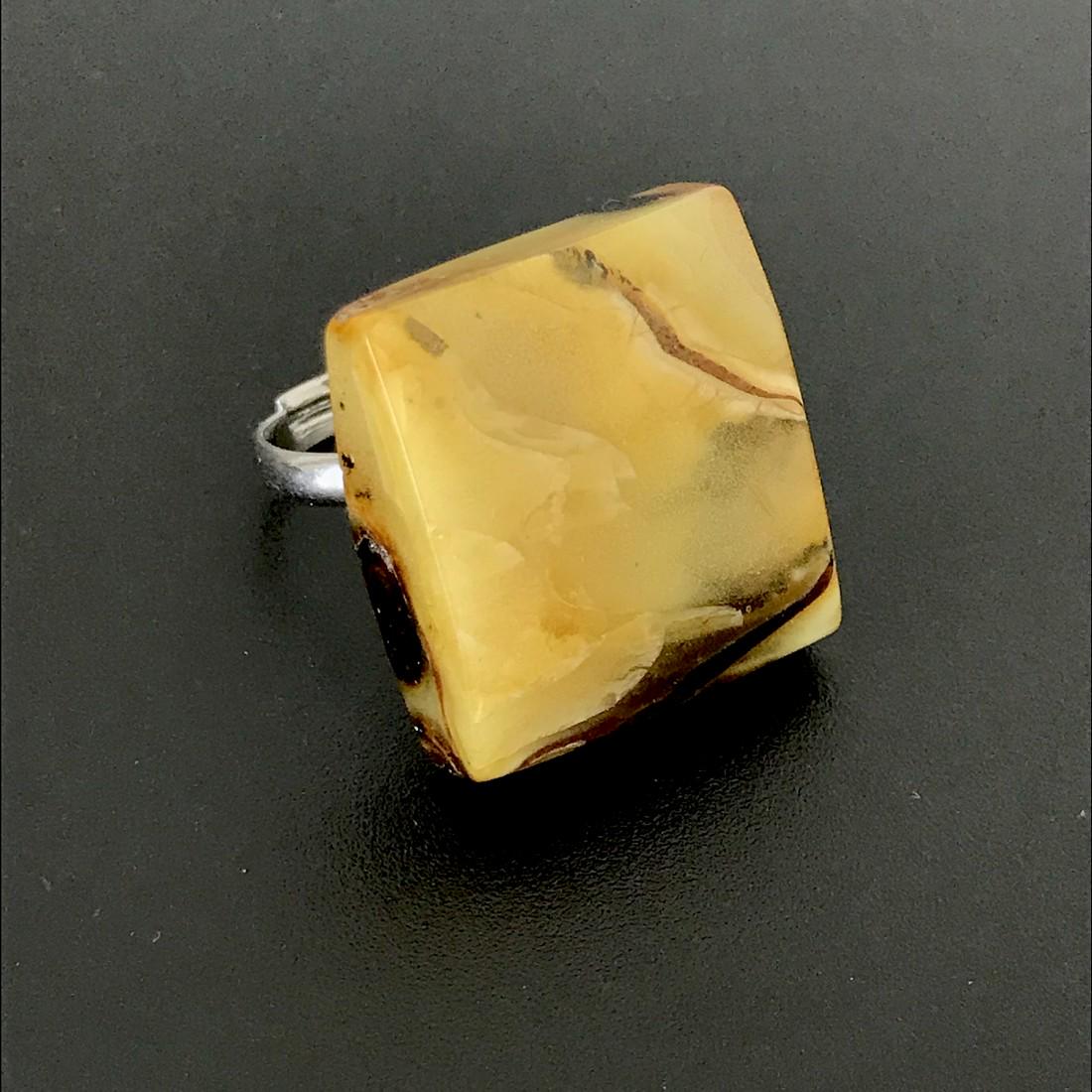 Extraordinar cut Baltic amber ring (1 of 4)