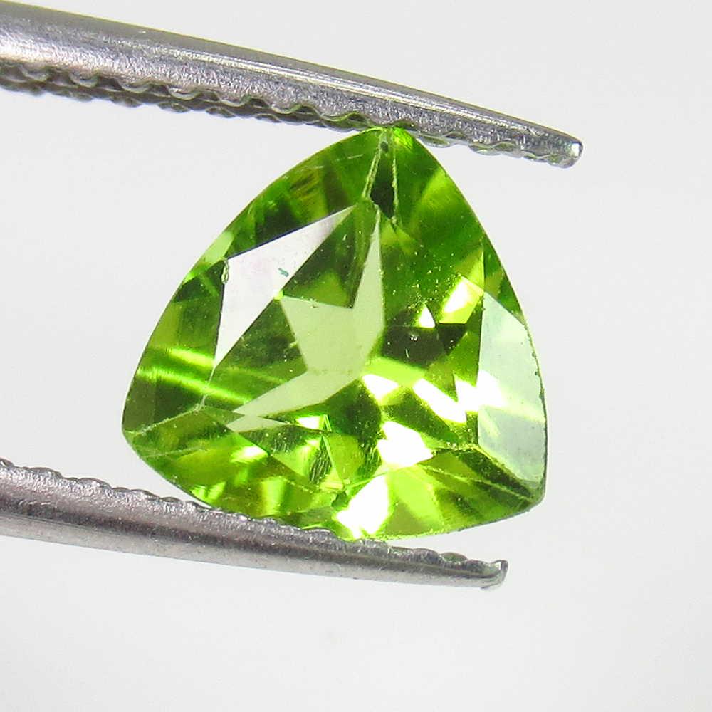 1.09 Ctw Natural Pakistan Peridot Trillion Cut: No Reserve! Title: 1.09 Ctw Natural Pakistan Peridot Trillion Cut Stone Clarity: VVS Gemstones: Peridot Carat Weights: 1.09 Size/Dimensions: 7.10 x 7.00 x 4.00 mm Additional Information: Top Class Lus