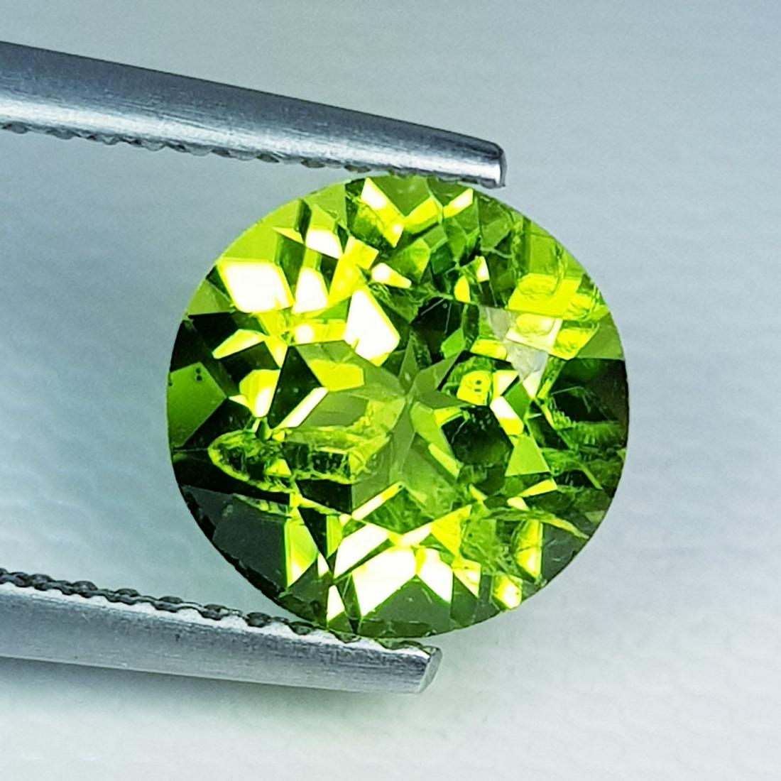 Natural Peridot Round Cut 2.95 ct: No Reserve! Title: Natural Peridot Round Cut 2.95 ct Color/Clarity: IF - VVS Gemstones: Loosegemstone Carat Weights: $3 Size/Dimensions: 8.90 x 8.90 x 5.70 Additional Information: Round - Pakistan Shi