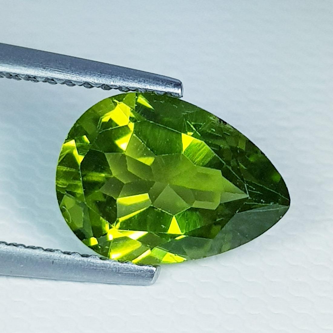 Natural Peridot Pear Cut 2.90 ct: No Reserve! Title: Natural Peridot Pear Cut 2.90 ct Color/Clarity: IF - VVS Gemstones: Loosegemstone Carat Weights: $3 Size/Dimensions: 11.10 x 8.10 x 4.80 Additional Information: Pear - Pakistan Ship
