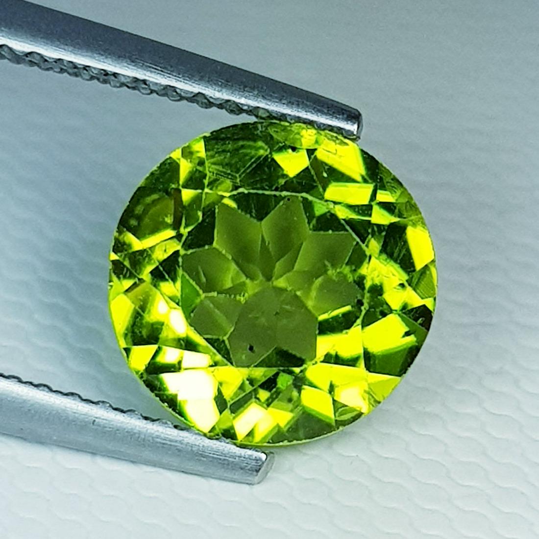 Natural Peridot Round Cut 2.90 ct: No Reserve! Title: Natural Peridot Round Cut 2.90 ct Color/Clarity: IF - VVS Gemstones: Loosegemstone Carat Weights: $3 Size/Dimensions: 9.00 x 9.00 x 5.10 Additional Information: Round - Pakistan Shi