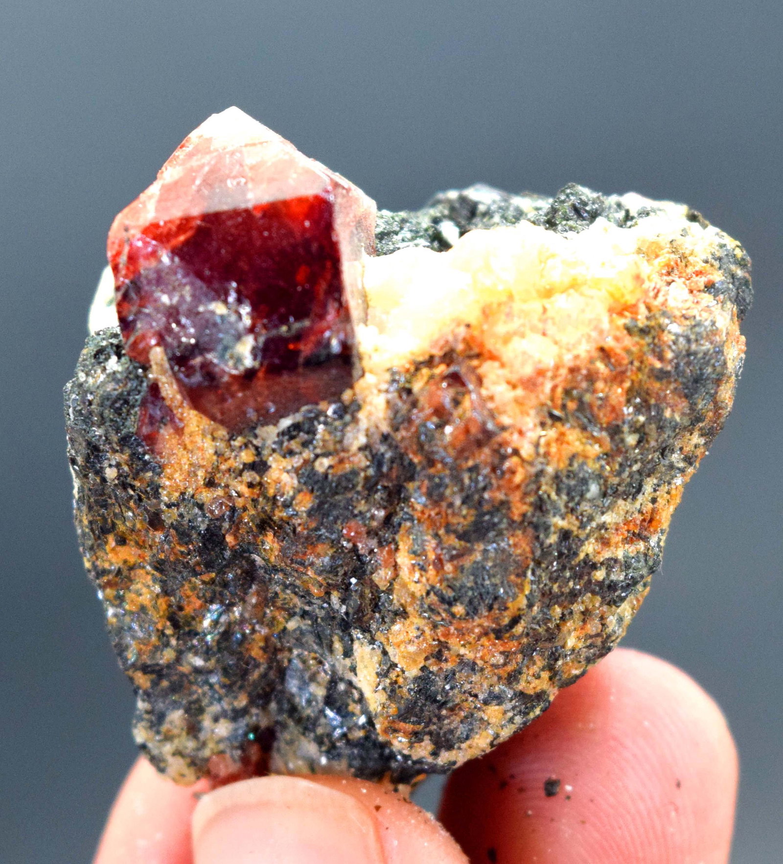29 Gram Terminated Blood Red Color Rare Zircon Crystals: Item details Handmade Materials specimen, zircon more 29 Gram Terminated Blood Red Color Rare Zircon Crystals On Matrix Specimen - Origin: Skardu Pakistan WEIGHT : 29 Gram dimension : 32*31*23 mm DHL 