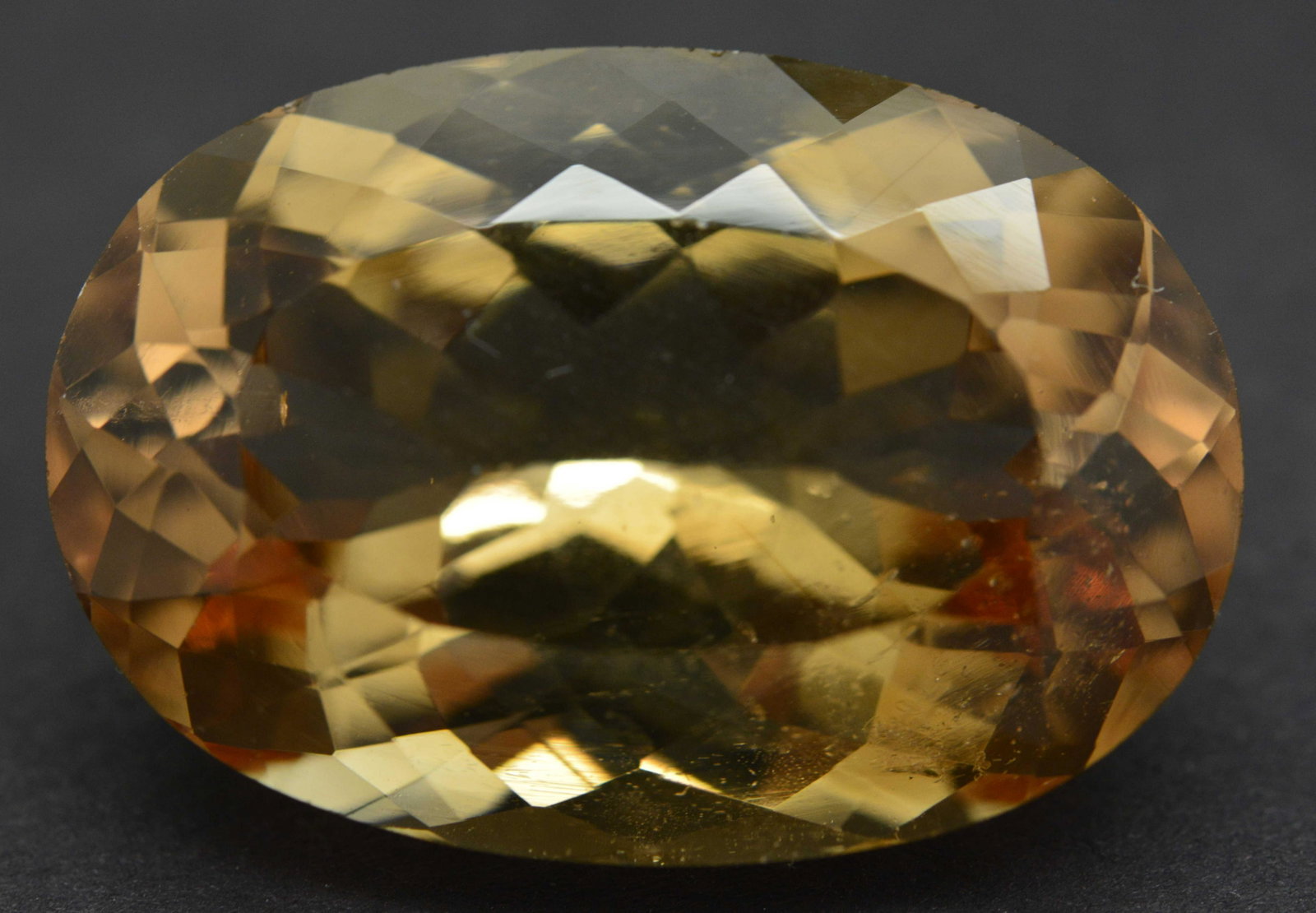 30 Carats Beautiful Topaz Gemstone: Title: 30 Carats Beautiful Topaz Gemstone Origin: Pakistan Gemstones: Topaz Carat Weights: 30 Carats Size/Dimensions: 23x16x10.6 MM Additional Information: Natural Reserve: $80.00 Shipping: Domes