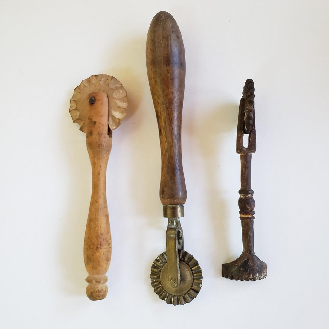 3 Antique Pie Pastry Crimpers or Jagging Wheels (1 of 4)