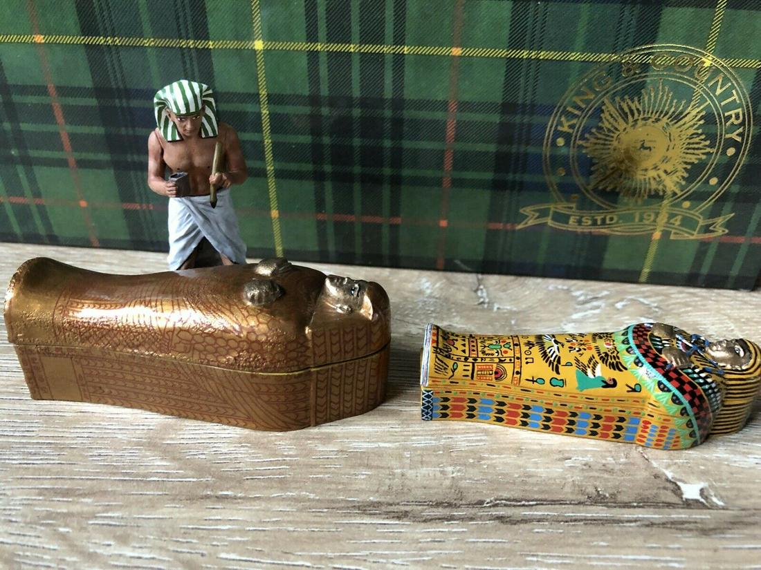 King & Country: Boxed Set AE08 - The Mummy Painter. (1 of 6)