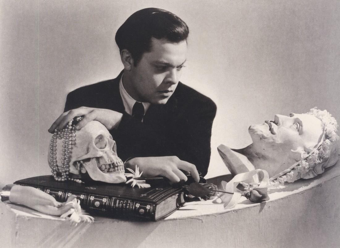 CECIL BEATON - Orson Welles, anni trenta: Artist: CECIL BEATON Print Title: Orson Welles, anni trenta Printing Date: 1980’s Medium: Photo-Lithograph Printed in: Italy Image Size approx: 5.5 x 7.5 Sir Cecil Walter Hardy Beaton (January 1904 