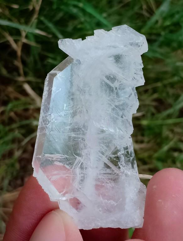 19 Gram Amazng Natural Fadan Quartz Specimen: Title: 19 Gram Amazng Natural Fadan Quartz Specimen Treatment: Natural Gemstone: Fadan Quartz Weight: 19 Gram Size/Dimensions:51x24x10 mm Origin: Pakistan Reserve: $7.00 Shipping: Domestic: Flat-rate