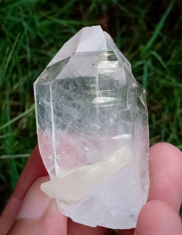 53 Gram Beautiful Natural Quartz Specimen: No Reserve! Title: 53 Gram Beautiful Natural Quartz Specimen Treatment: Natural Gemstone: Quartz Weight: 53 Gram Size/Dimensions:57x33x26 mm Origin: Pakistan Shipping: Domestic: Flat-rate of $18.00 to