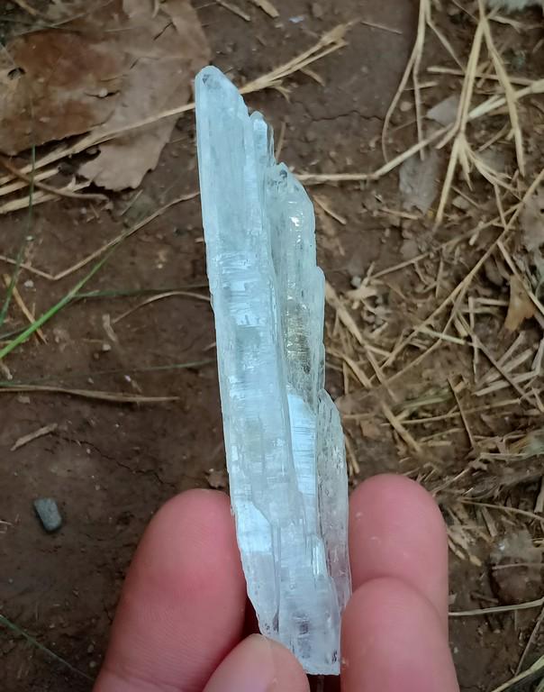 16 Gram Amazng Natural Fadan Quartz Specimen: No Reserve! Title: 16 Gram Amazng Natural Fadan Quartz Specimen Treatment: Natural Gemstone: Fadan Quartz Weight: 16 Gram Size/Dimensions:78x14x7 mm Origin: Pakistan Shipping: Domestic: Flat-rate of $