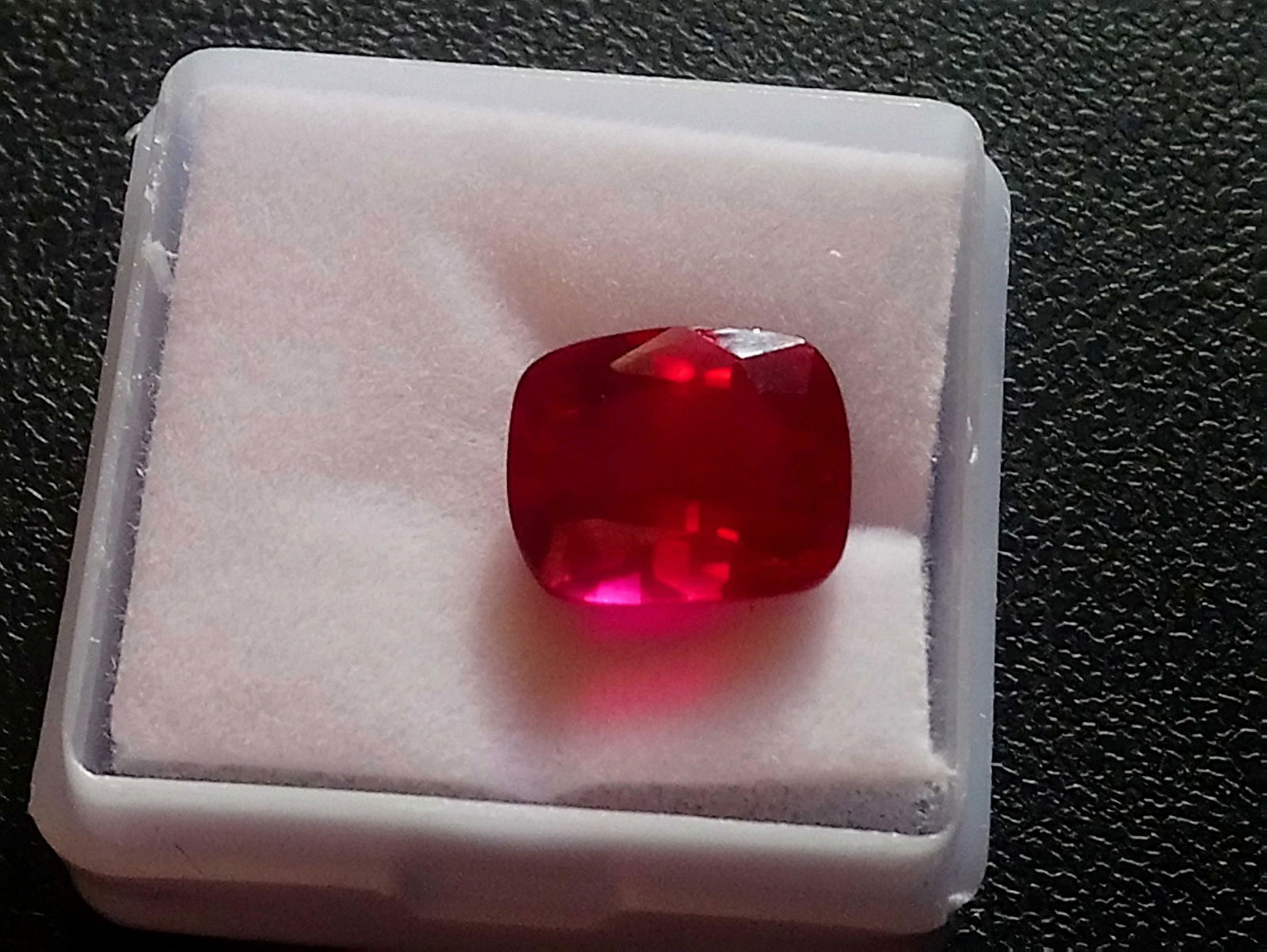 7.90 ct ruby (1 of 5)