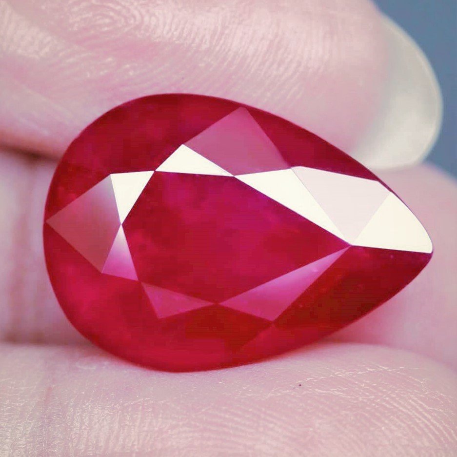 Bib red pink natural ruby of 6.02 cts (1 of 3)