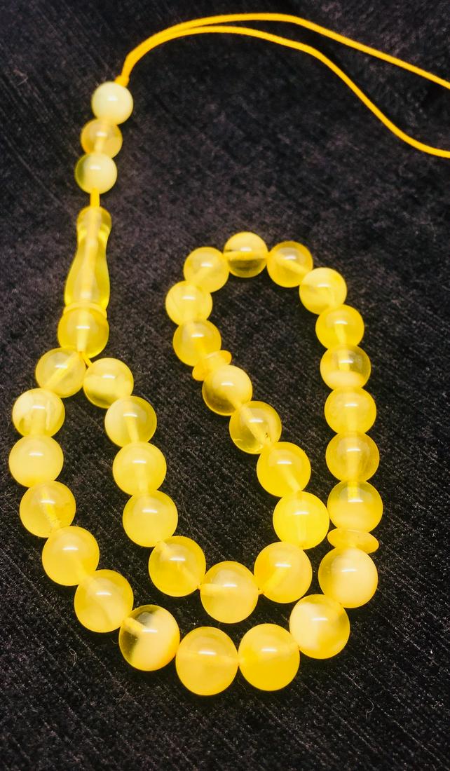 Misbaha tesbih Baltic amber light lemon 33 beads ø8mm: Title: Misbaha tesbih Baltic amber light lemon 33 beads ø8mm 11.3 grams Metal: Gemstone: Baltic Amber Weight: 11.3 g Size: 33 x 8 mm diameter beads Light lemon color Reserve: $110.00 Shipping: W