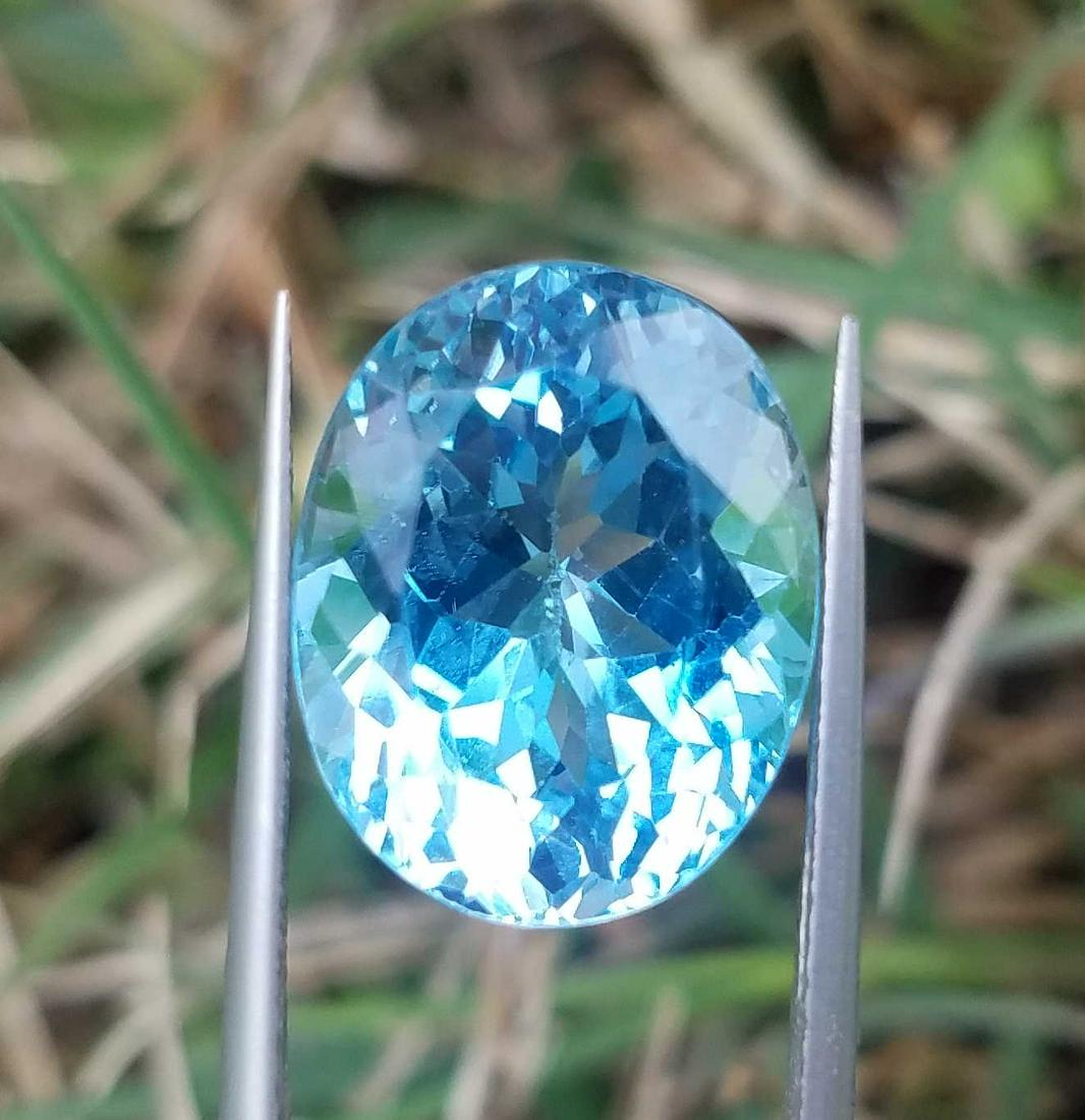 13.7 Carats Beautiful Swiss Blu Topaz: Title: 13.7 Carats Beautiful Swiss Blu Topaz Origin: Swiss Gemstones: Topaz Carat Weights: 13.7 Carats Size/Dimensions: 16x12x9 MM Additional Information: Natural Reserve: $50.00 Shipping: Domest