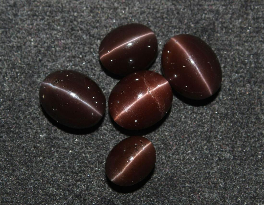 26.25 Ct Natural Spectrolite Cat's Eye: No Reserve! Title: 26.25 Ct Natural Spectrolite Cat's Eye Additional Information: Gemstone : Spectrolite Cat's EyeTreatment : No Treatment Origin : AfricaWeight : 26.25 Ct Shape : Oval Cabochon Dimens