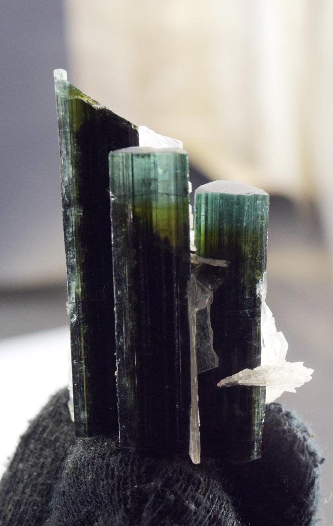 18 Gram Terminated Green Cap Tourmaline Crystals with: Item details Handmade Materials tourmaline, elbaite more 18 Gram Terminated Green Cap Tourmaline Crystals with Albite from Staknala Pakistan - Weight : 18 gram Dimensions : 45*32*21 mm Origin : Stakna