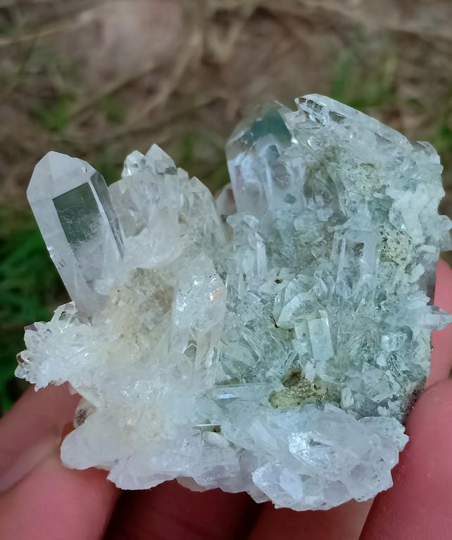 70 Gram Perfact Shape Natural Quartz Specimen: No Reserve! Title: 70 Gram Perfact Shape Natural Quartz Specimen Treatment: Natural Gemstone: Quartz Weight: 70 Gram Size/Dimensions: 63x48x37 mm Origin: Pakistan Shipping: Domestic: Flat-rate of $18.