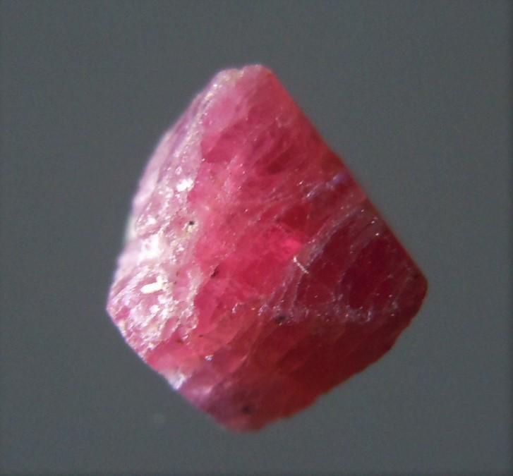 1.45 CT WONDERFUL OCTAHEDRAL SPINEL: Title: 1.45 CT WONDERFUL OCTAHEDRAL SPINEL Origin: Mogok Township, Mandalay Region, Myanmar Size: 0.7x0.5x0.5 cm / 0.29 gram Description: wonderful octahedral, dark pink spinel crystal. untreated gems