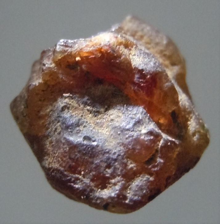 2.9 CT ORANGE/RED ZIRCON - UNTREATED GEMSTONE: No Reserve! Title: 2.9 CT ORANGE/RED ZIRCON - UNTREATED GEMSTONE Origin: Baw Gaew, Ratanakkiri, Cambodia Size: 0.78x0.72x0.25 cm / 0.58 gram Description: orange to red-brown, irregular shaped zircon S