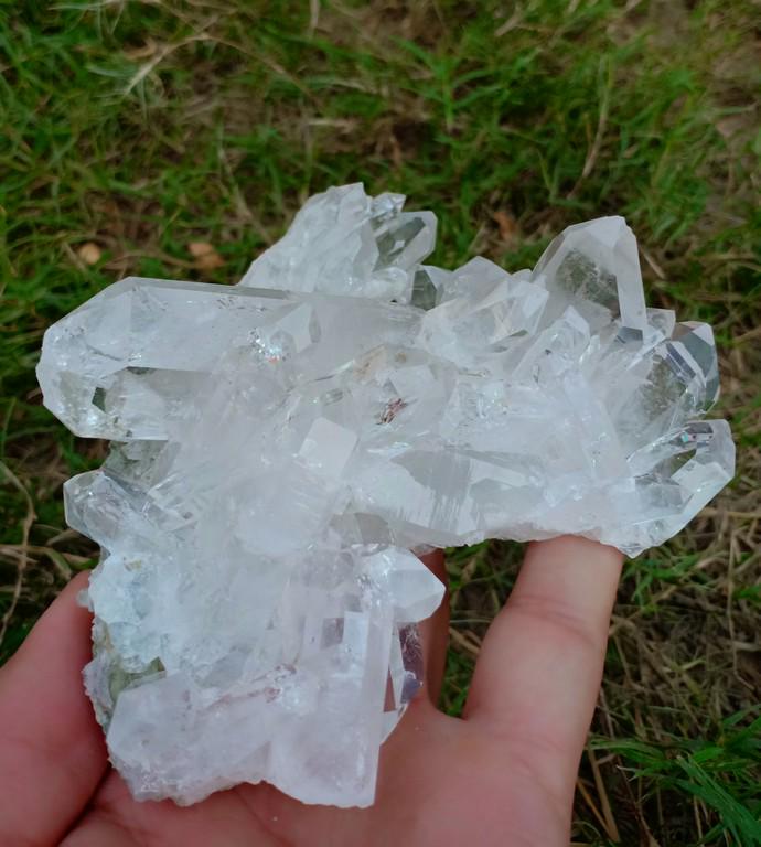 495 Gram Beautiful Natural Quartz Specimen: Title: 495 Gram Beautiful Natural Quartz Specimen Treatment: Natural Gemstone: Quartz Weight: 495 Gram Size/Dimensions: 110x106x55 mm Origin: Pakistan Reserve: $30.00 Shipping: Domestic: Flat-rate of